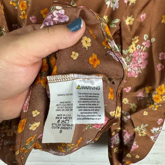 Peach Love California Women's Brown Floral Fall Waisted Balloon Sleeve Top Small - Picture 5 of 6